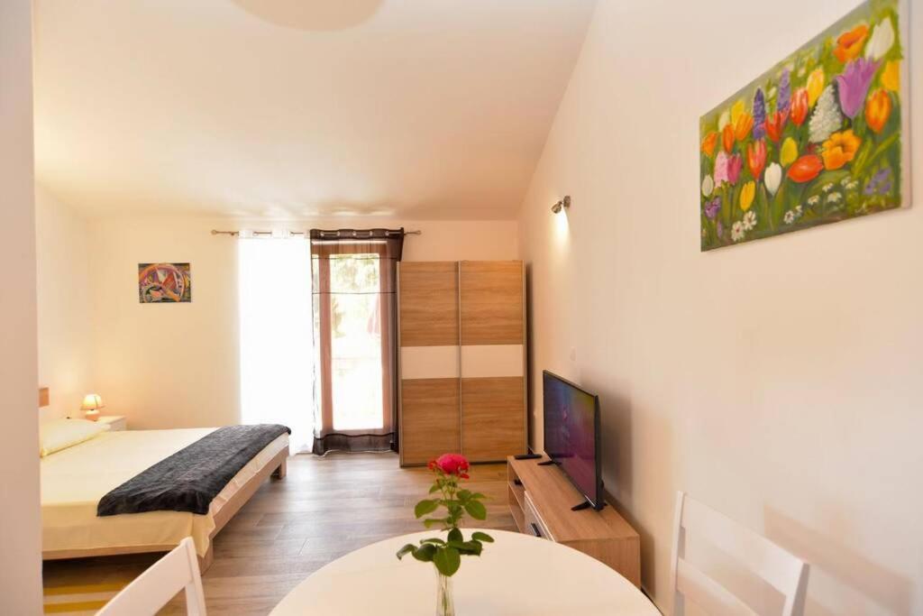 Apartment Vesna For 2, Free Parking And Wi-Fi Pula Ngoại thất bức ảnh