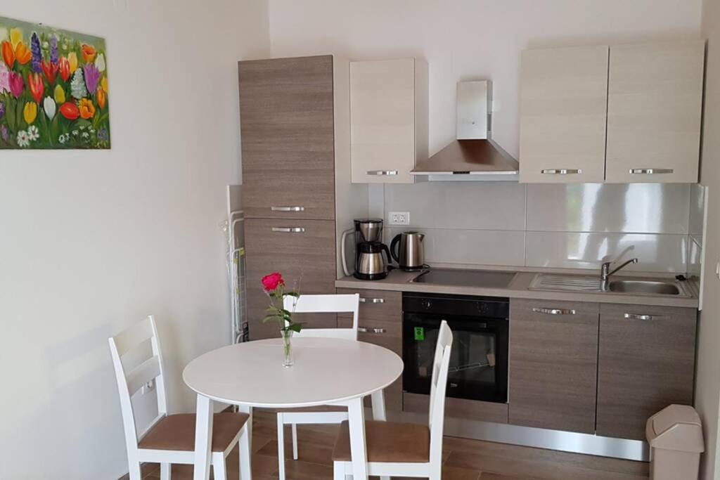 Apartment Vesna For 2, Free Parking And Wi-Fi Pula Ngoại thất bức ảnh