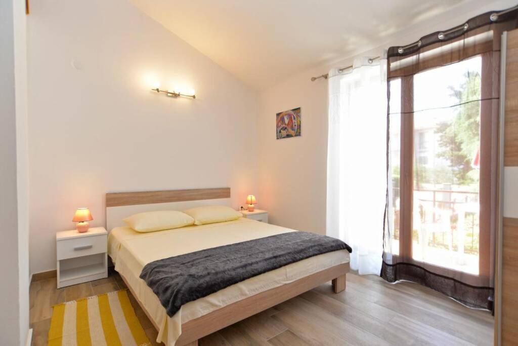 Apartment Vesna For 2, Free Parking And Wi-Fi Pula Ngoại thất bức ảnh